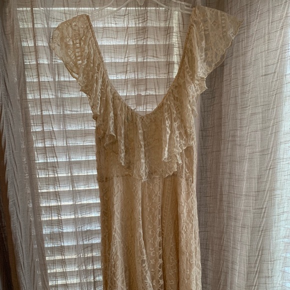Lacey cream flowy dress - Picture 3 of 6